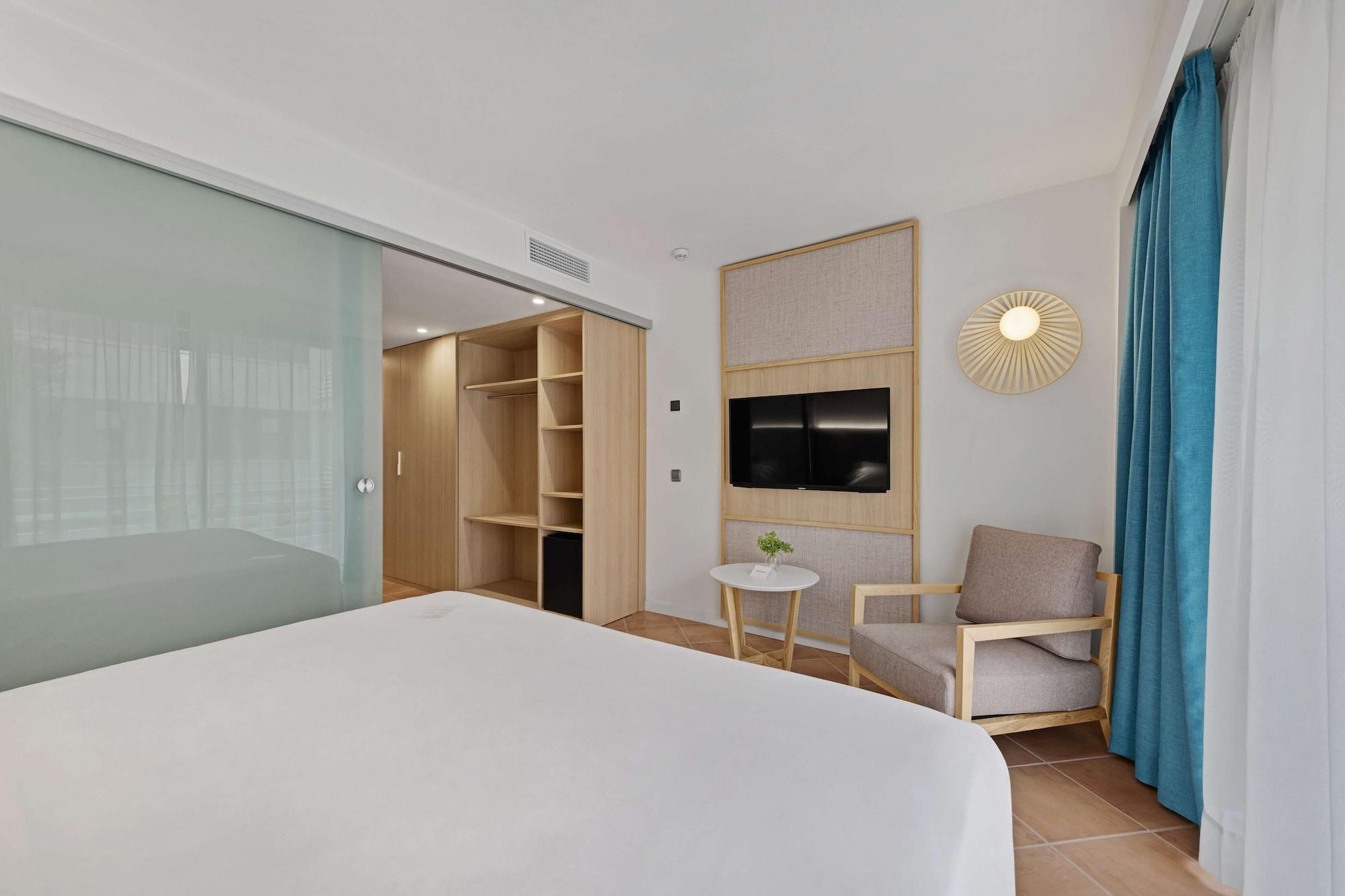 Hotel Occidental Cala Vinas