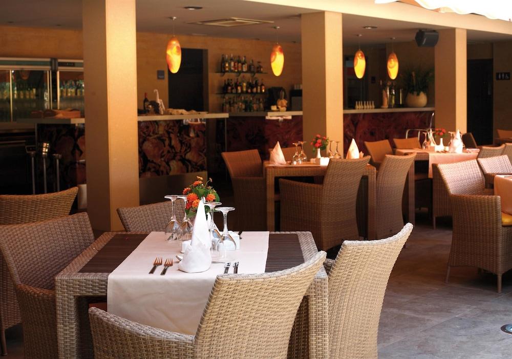 Occidental Cala Vinas Hotel