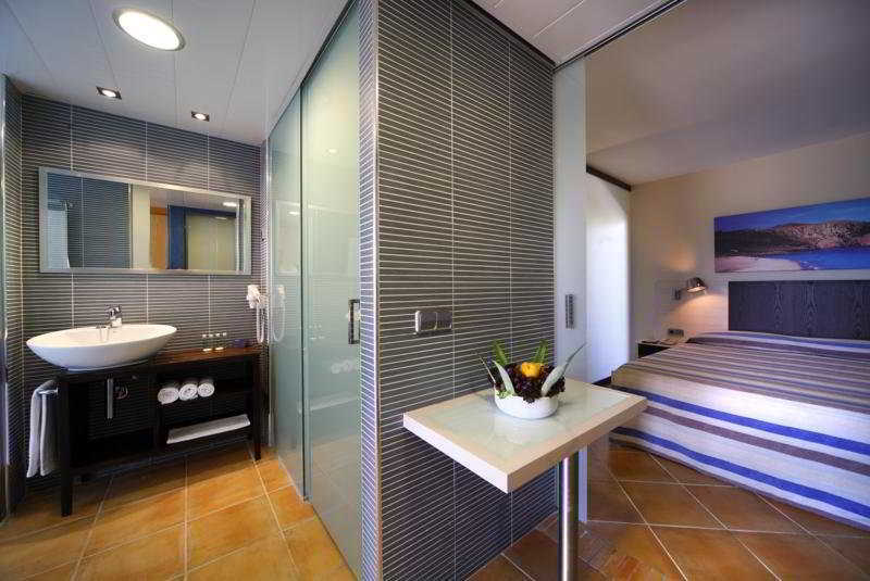 Hotel Occidental Cala Vinas 4*